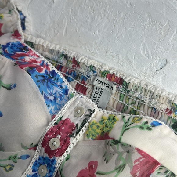 🌊🌸Floral Crop Top🌴🌸 - Picture 3 of 5